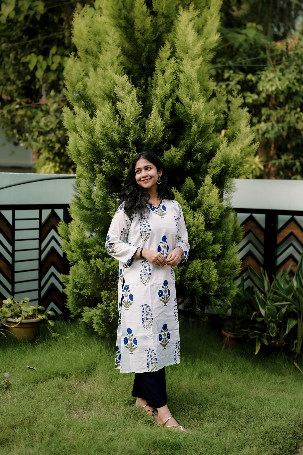 Moving through the week with grace. 🌬️ This collection is inspired by the misty mornings of the Indian hills. It’s light, breathable, and perfectly neutral, making it a great canvas for your favorite silver jewelry or a bright pop of lipstick.