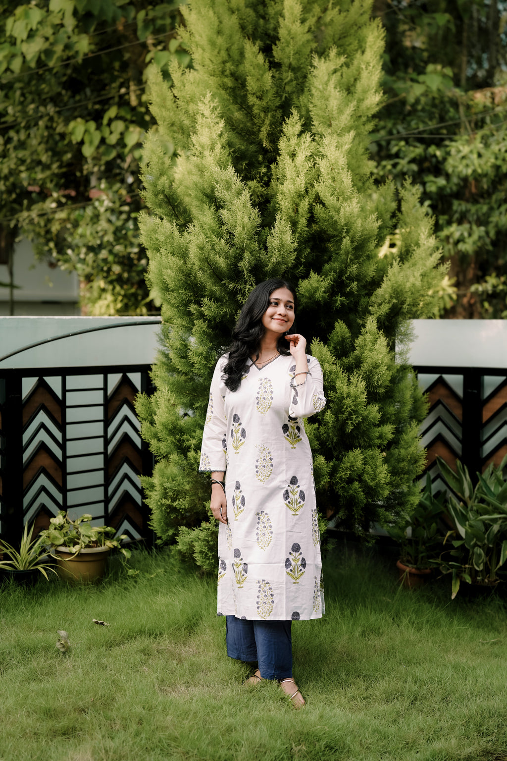 Who knew grey could look this glowing? ✨ Our Ash & Ivory set is for the woman who doesn't need loud colors to stand out. The cool grey floral motifs on a crisp white base create a look that is both professional and incredibly chic. Finished with a delicate grey lace border, it’s the definition of 'less is more.'